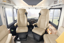 Luftfjærede SKA-seter med setevarme og -ventilasjon gir enda bedre reisekomfort (tilleggsutstyr på integrerte modeller)